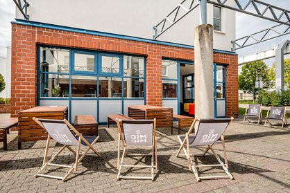 Außenbereich am Campus-Treff